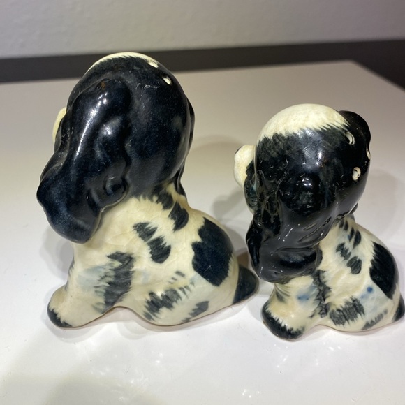 Vintage 70’s Black and White Spaniel Puppy Dog Salt and Pepper Shakers Kitschy - Picture 5 of 8